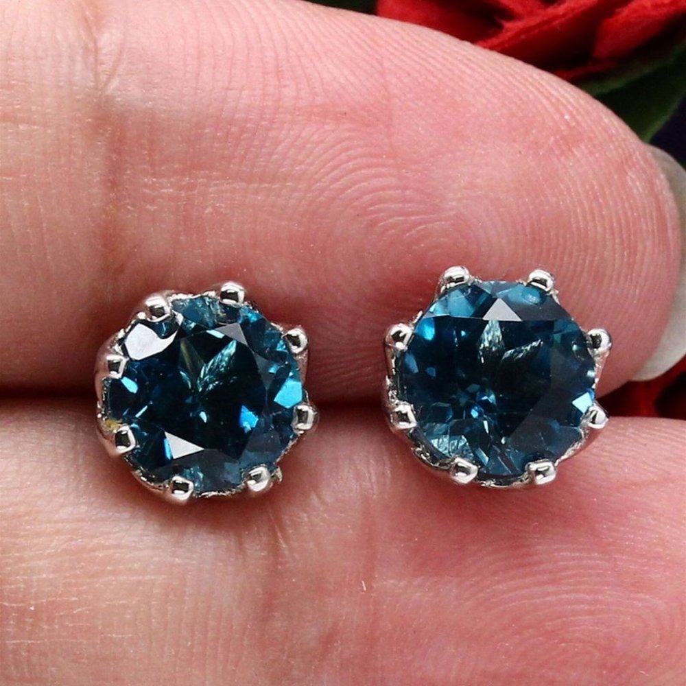 NATURAL VVS 8 mm. ROUND LONDON BLUE TOPAZ EARRINGS